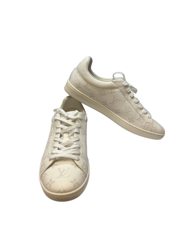 LV  Size 9.5M Louis Vuitton