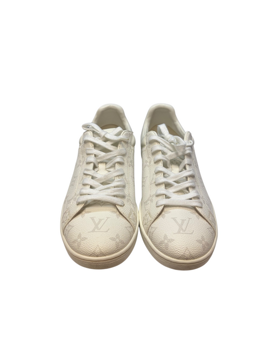 LV  Size 9.5M Louis Vuitton